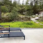 6 Person In